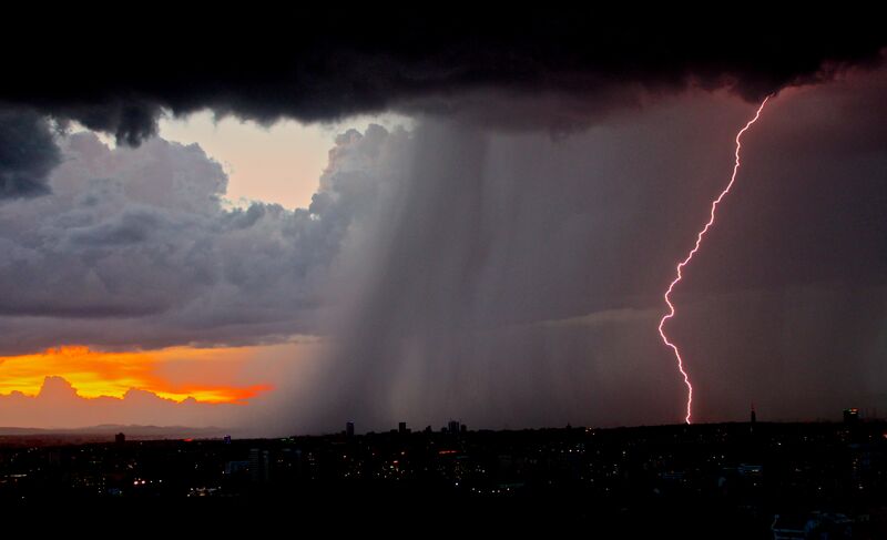 Файл:Lightning-801866.jpg